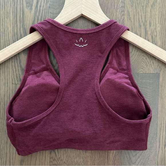 Beyond Yoga Lift Your Spirts Sports Bra in Port Wine Ruby Red Purple Size Small - Picture 2 of 8